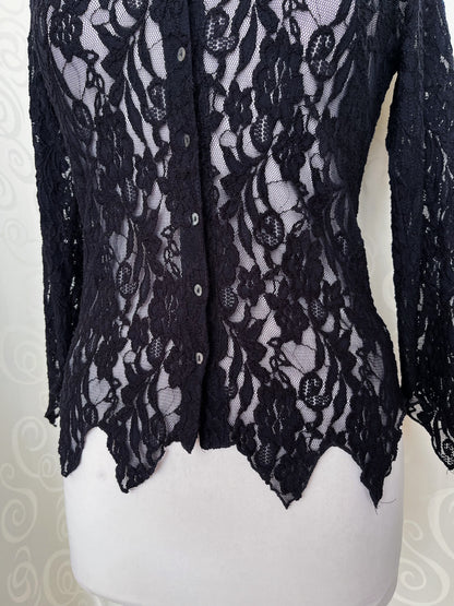 00’s Witchy lacey shirt with pointy details 🕷️🦇