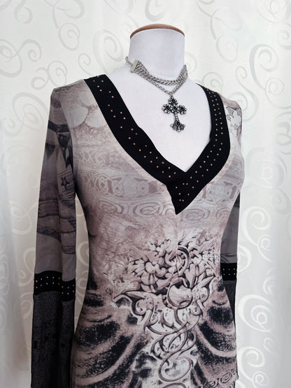 Y2K iconic beige dress with thorn print 🖤🕸️🕷️