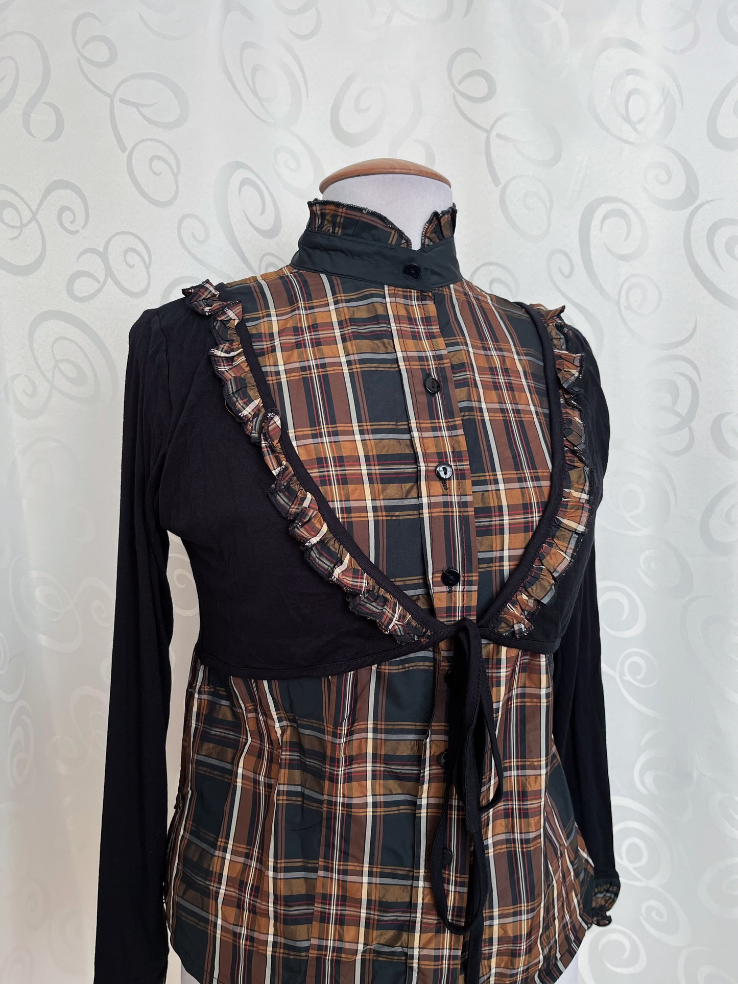 00’s deadstock Gothic/Jirai Kei tartan shirt with bolero effect 🌀🐌