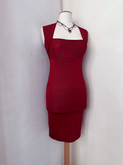 Iconic red vampire dress with lace detail 🧛🏼‍♀️