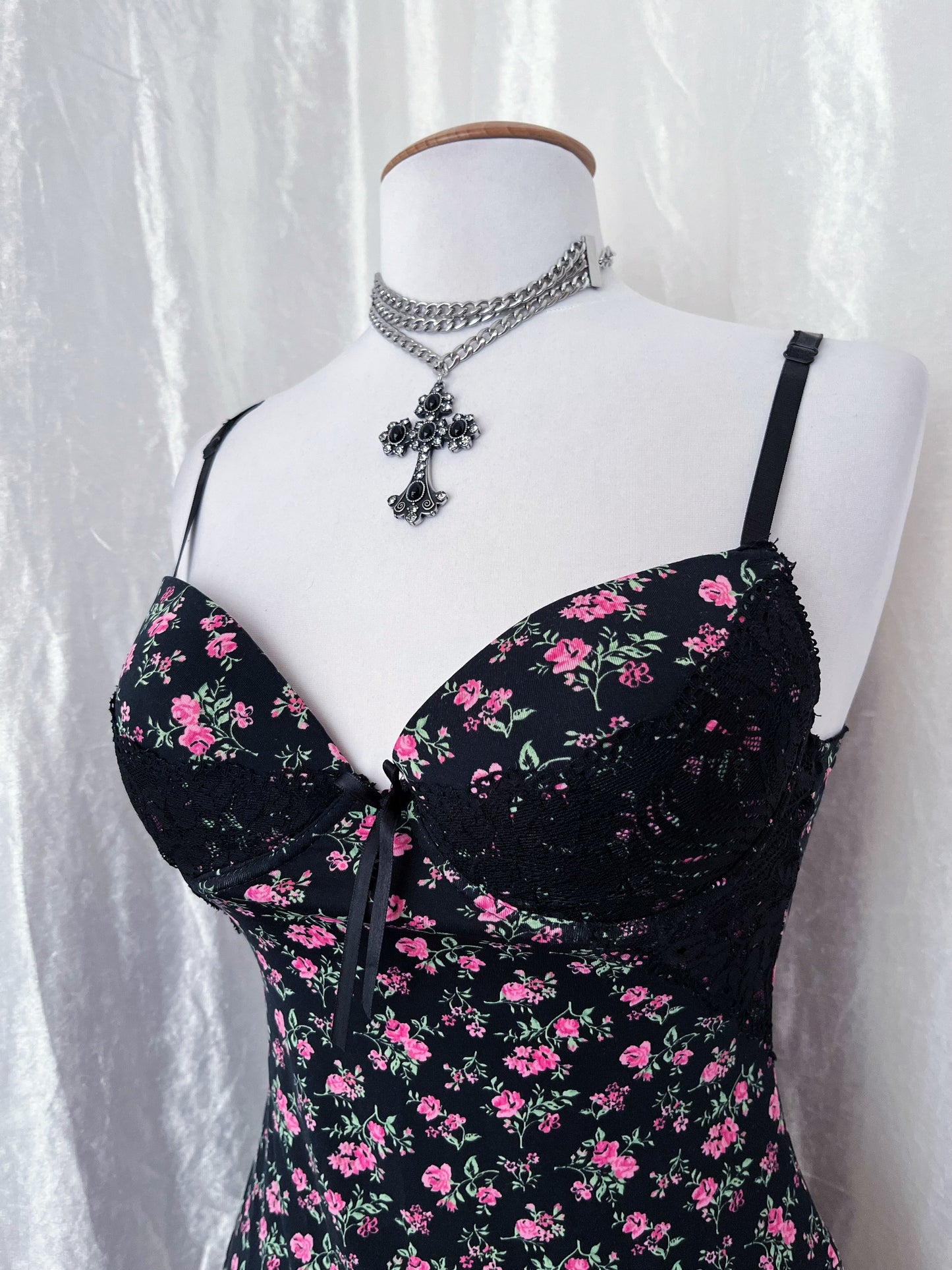 Beautiful floral babydoll with lace detail 🌸