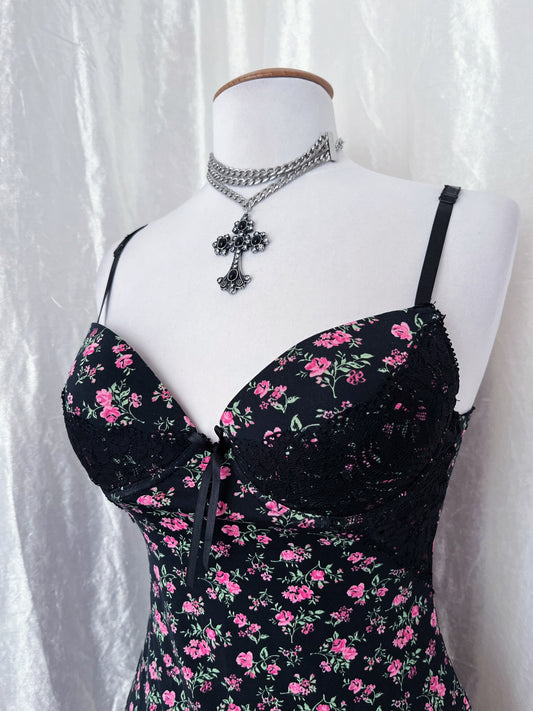 Beautiful floral babydoll with lace detail 🌸