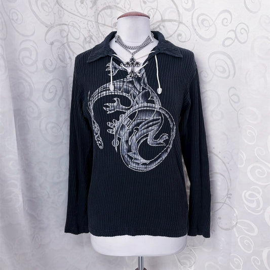 00's cotton dragon top with lace up detail 🐉