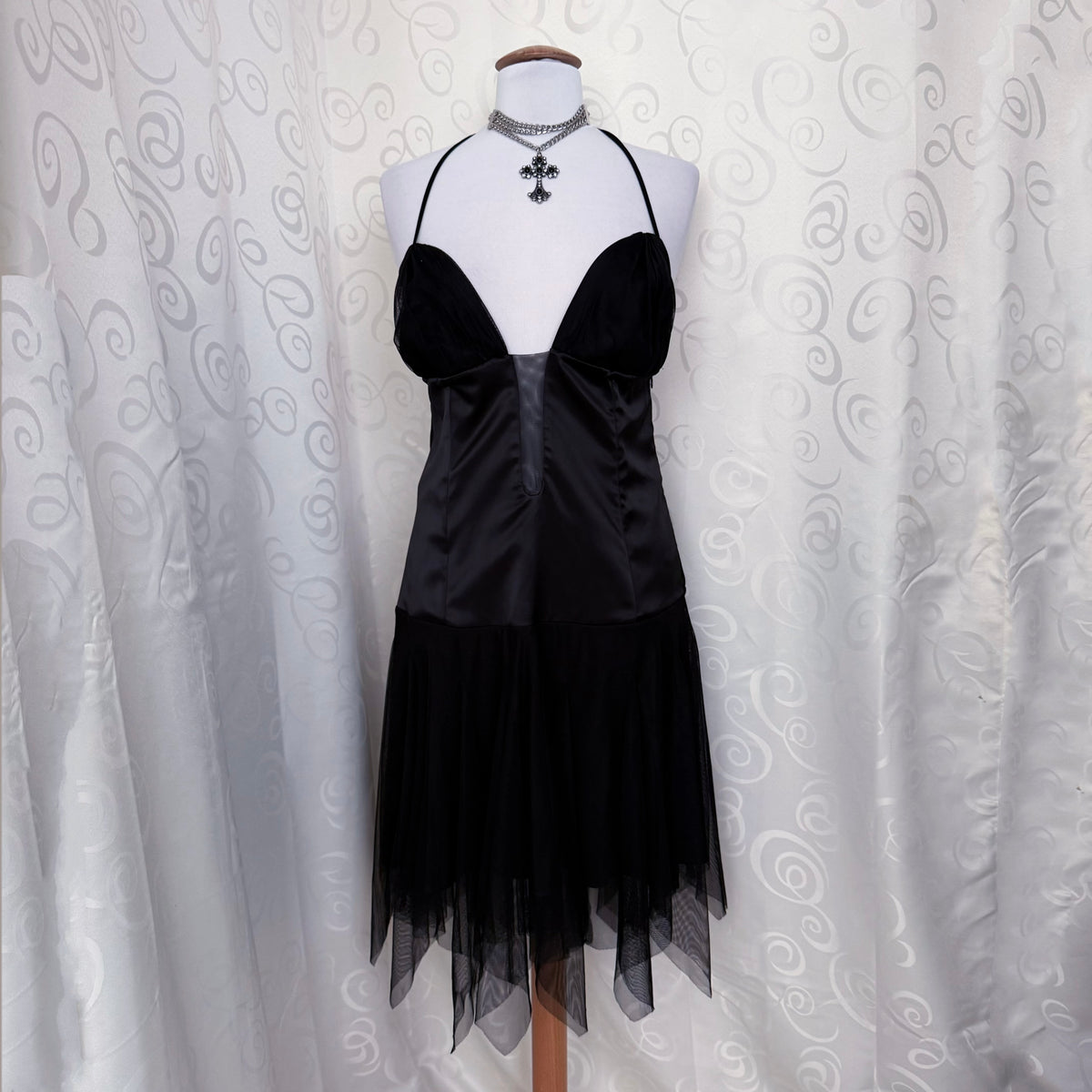 00’s Gothic witchy black dress with tulle pointy skirt 🦇🌀