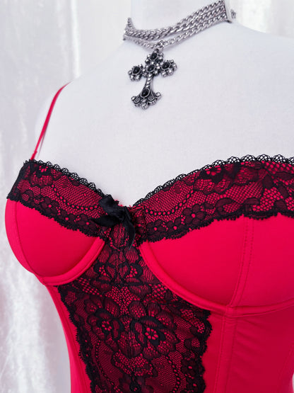 H&M vampire red corset with lace detail 🦇