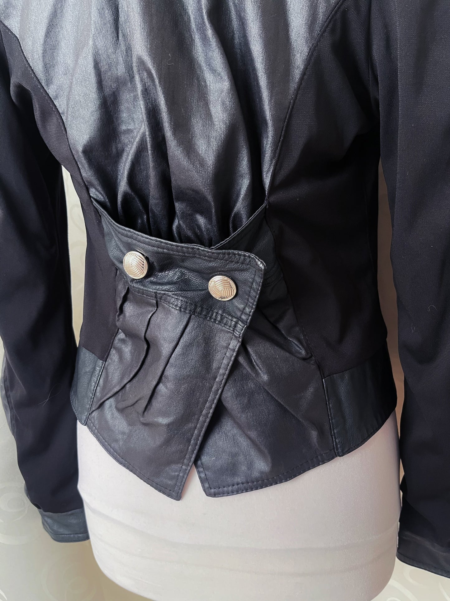 00’s gothic faux leather light jacket 🦇