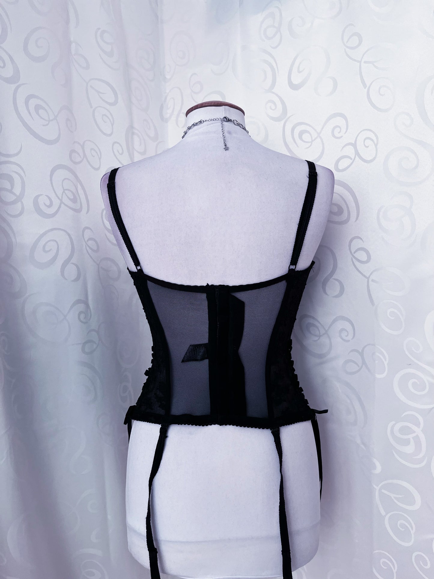 Gothic H&M black lacey corset with side laces 🕷️🕸️