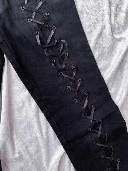 00’s Emily the Strange low-waisted lace-up jeans 🎸💀