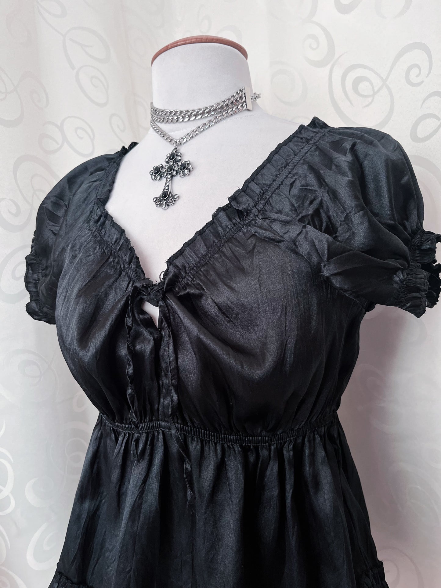 00’s Dark Coquette/Horrir protagonist black satin top 🕷️