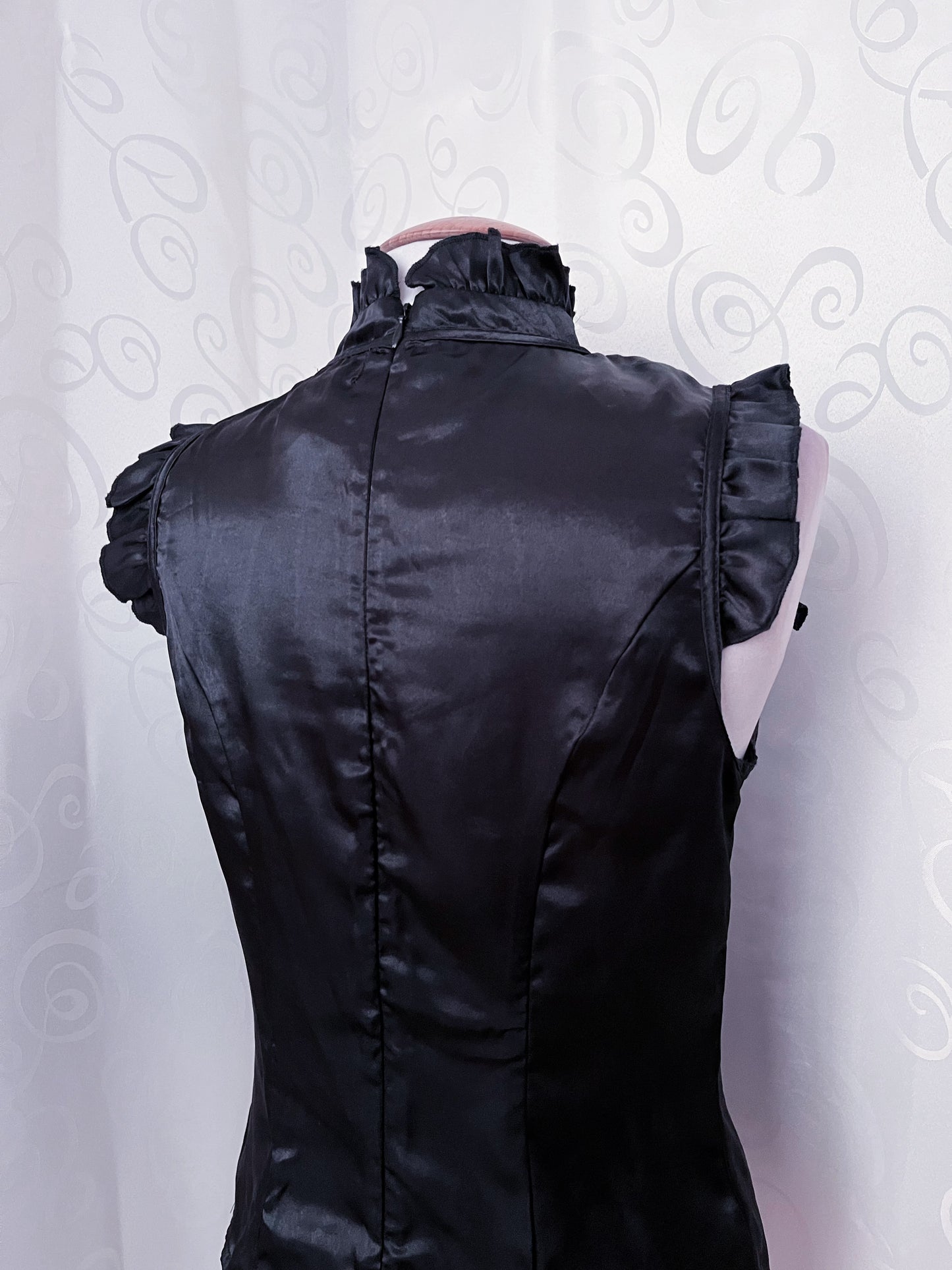 00’s gothic/victorian style satin black top 🦇