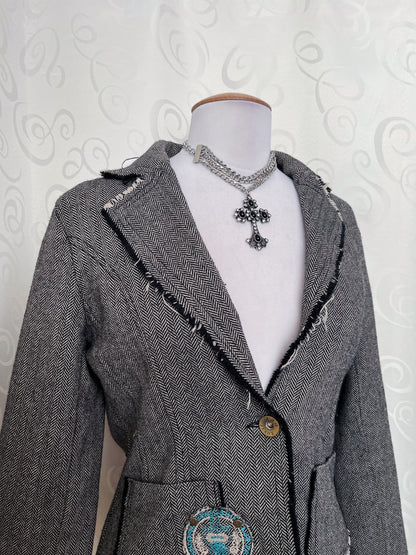 00’s Dark Academia light blazer with iconic Y2K embroidery back details 💀👑