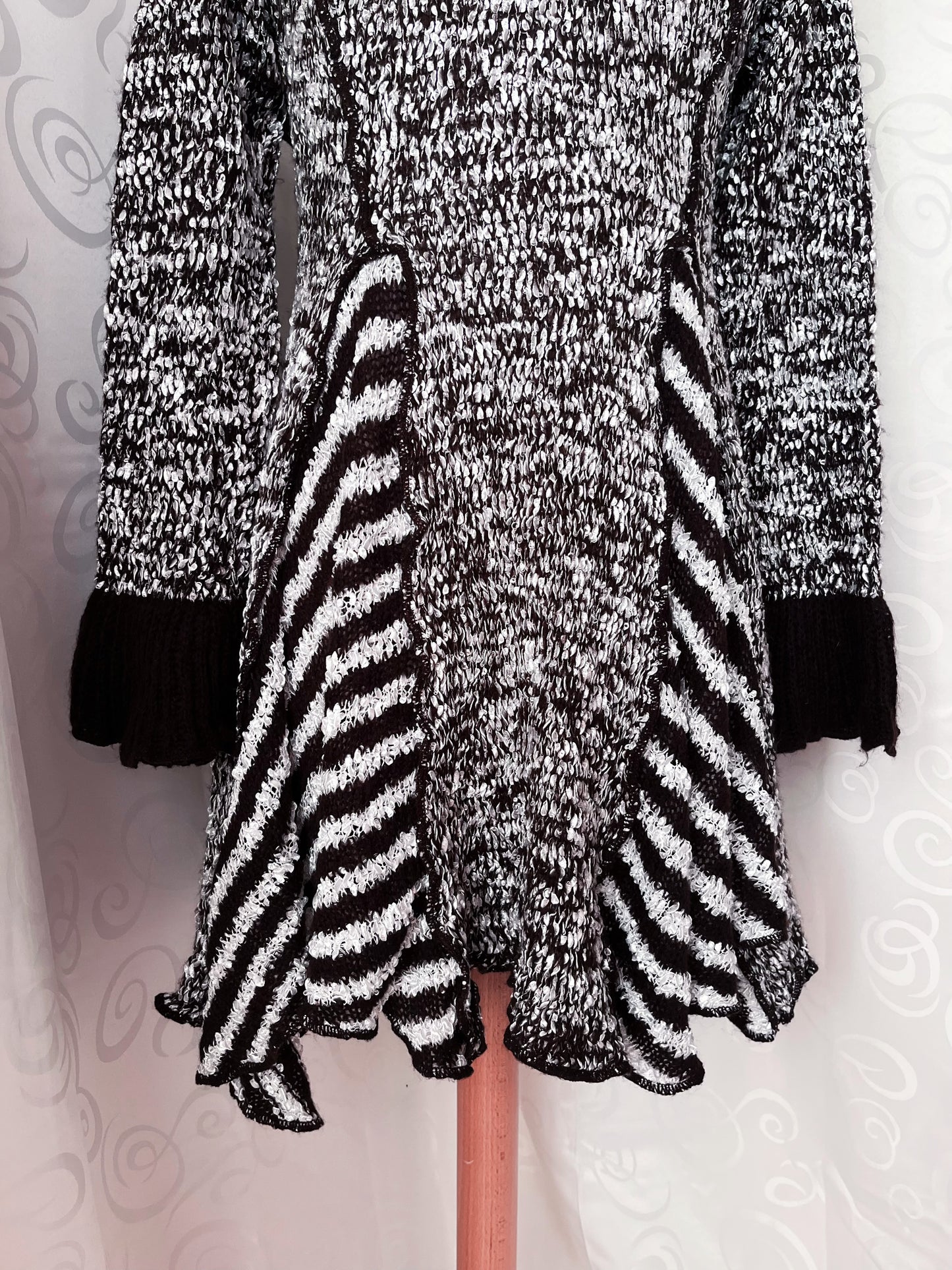 00’s witchy/whimsygoth brown & grey ruffled duster 🐌🧙🏻