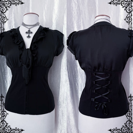 00’s Clockhouse Gothic shirt that closes with clasps and lace up back detail 🦇