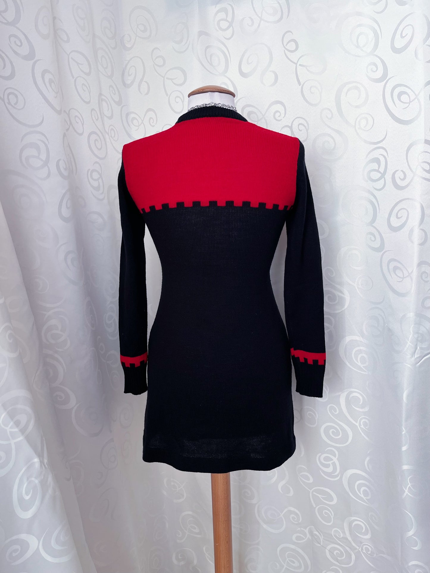 00’s comfy black & red knit tunic ❤️🕷️