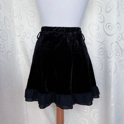 00’s Gothic velvet skirt with lace detail 🦇
