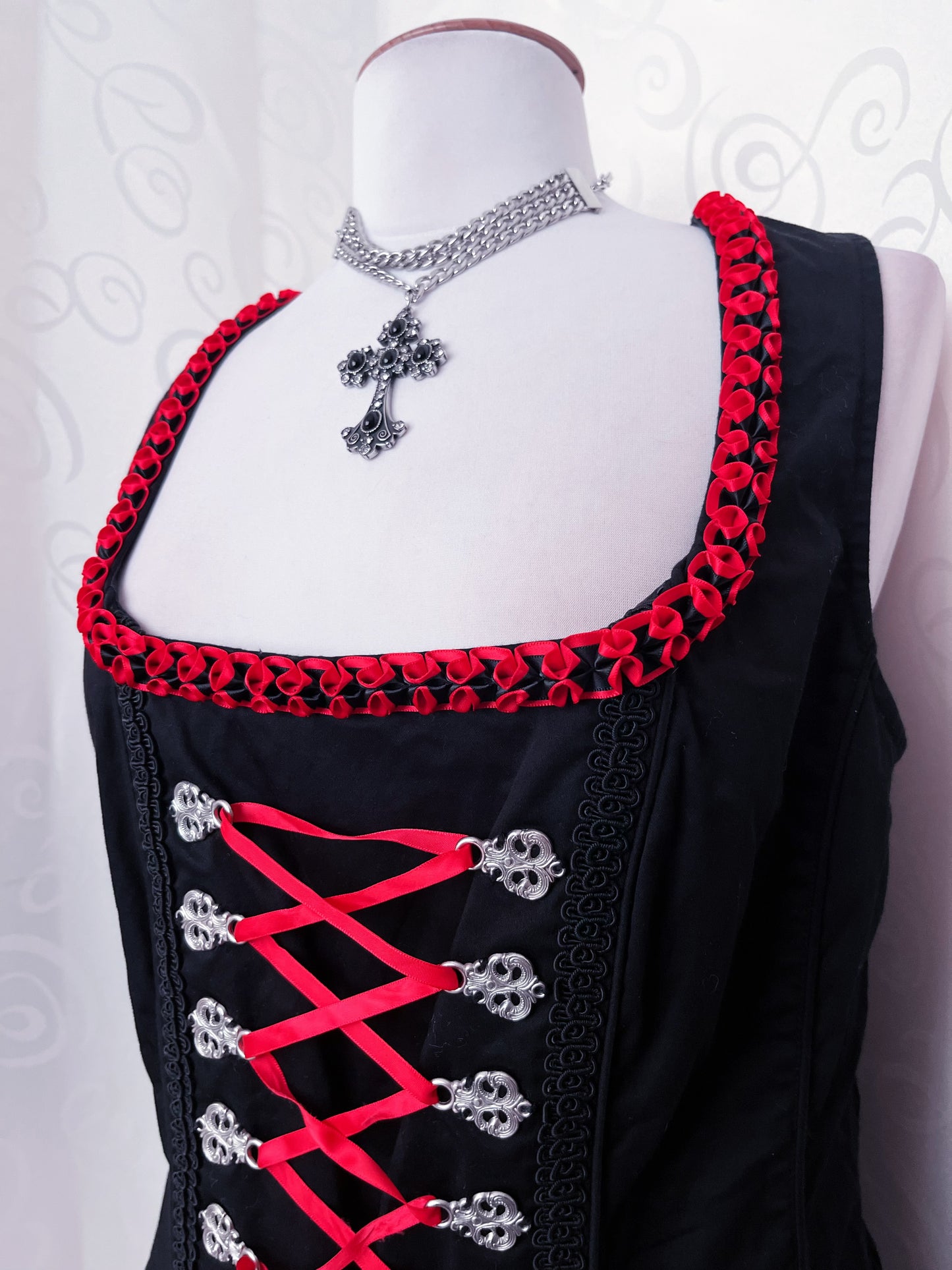 00’s dirndl black corset top ❤️
