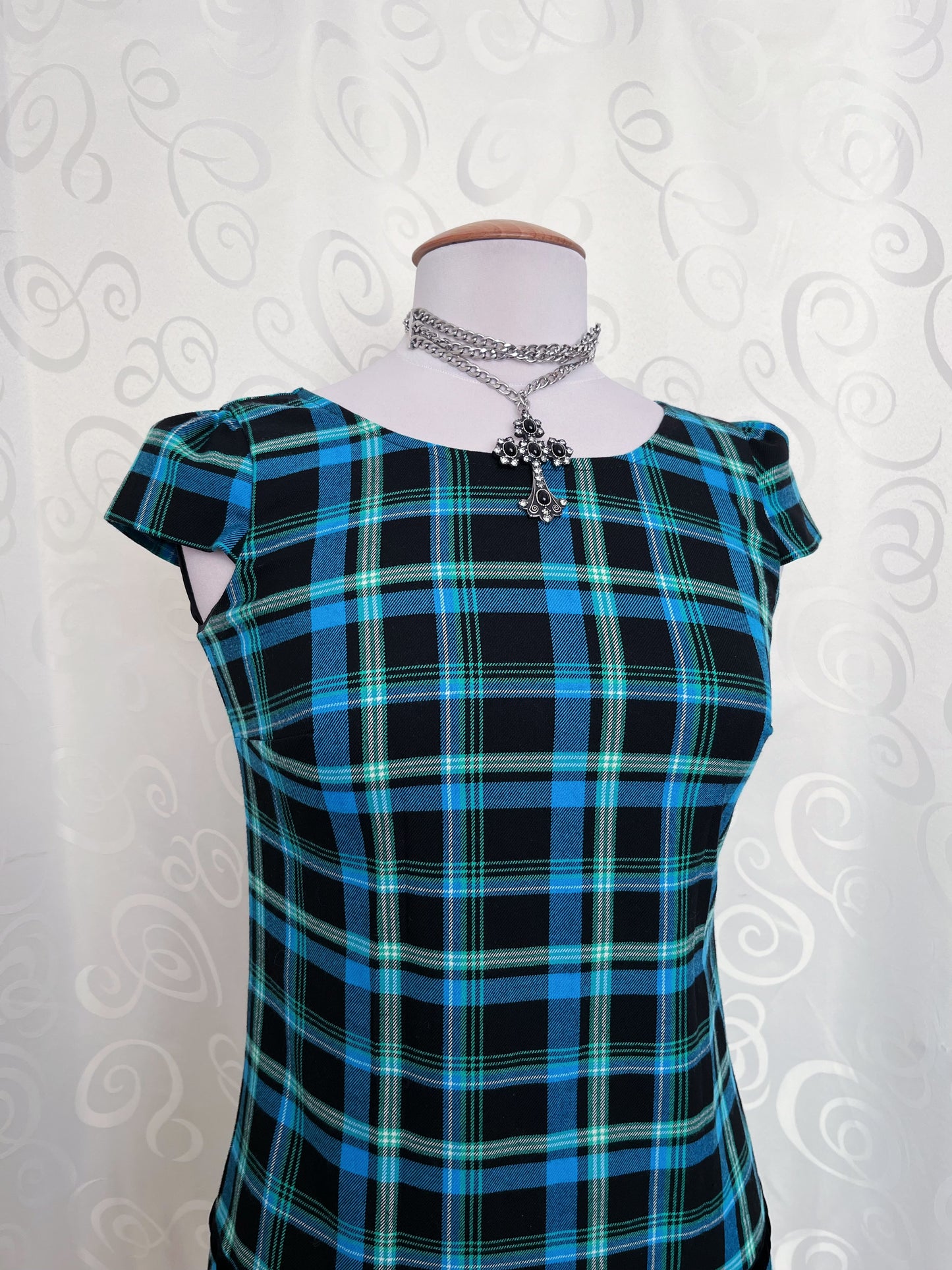 00's tartan blue dress with velvet & plaid details 💀🌀