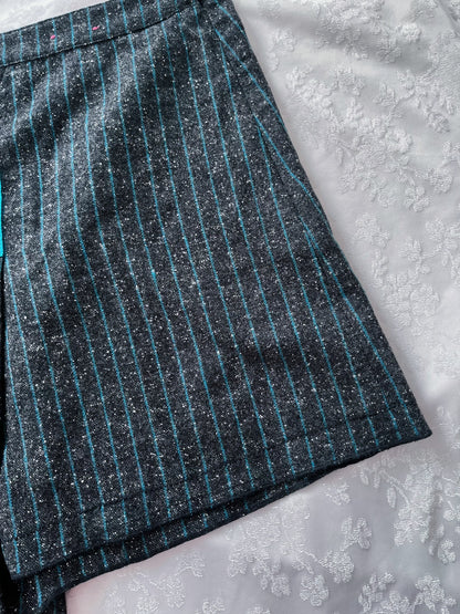 Cute 00’s wool asymmetrical skirt