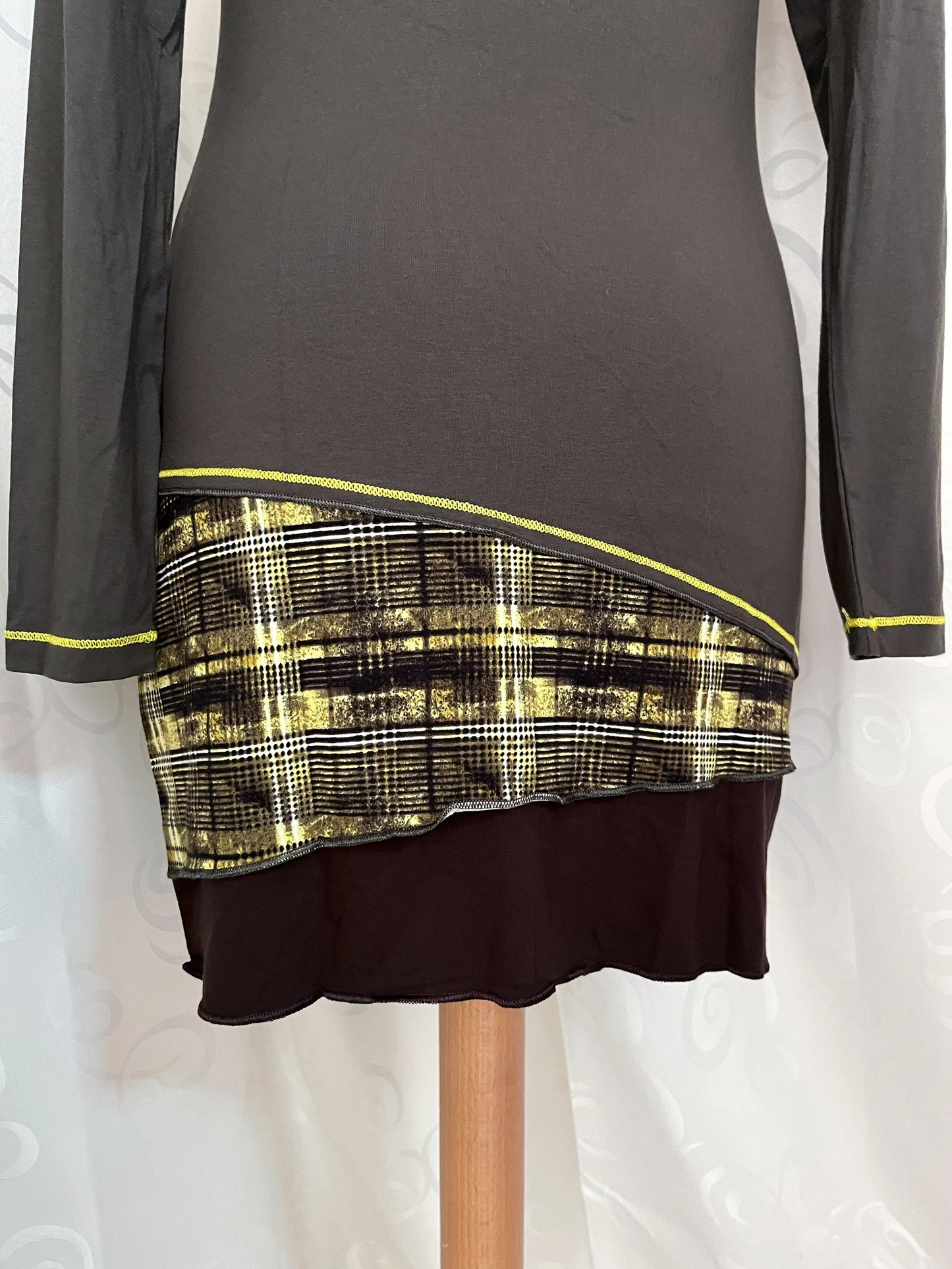 Iconic 00’s tunic top🫒🌃