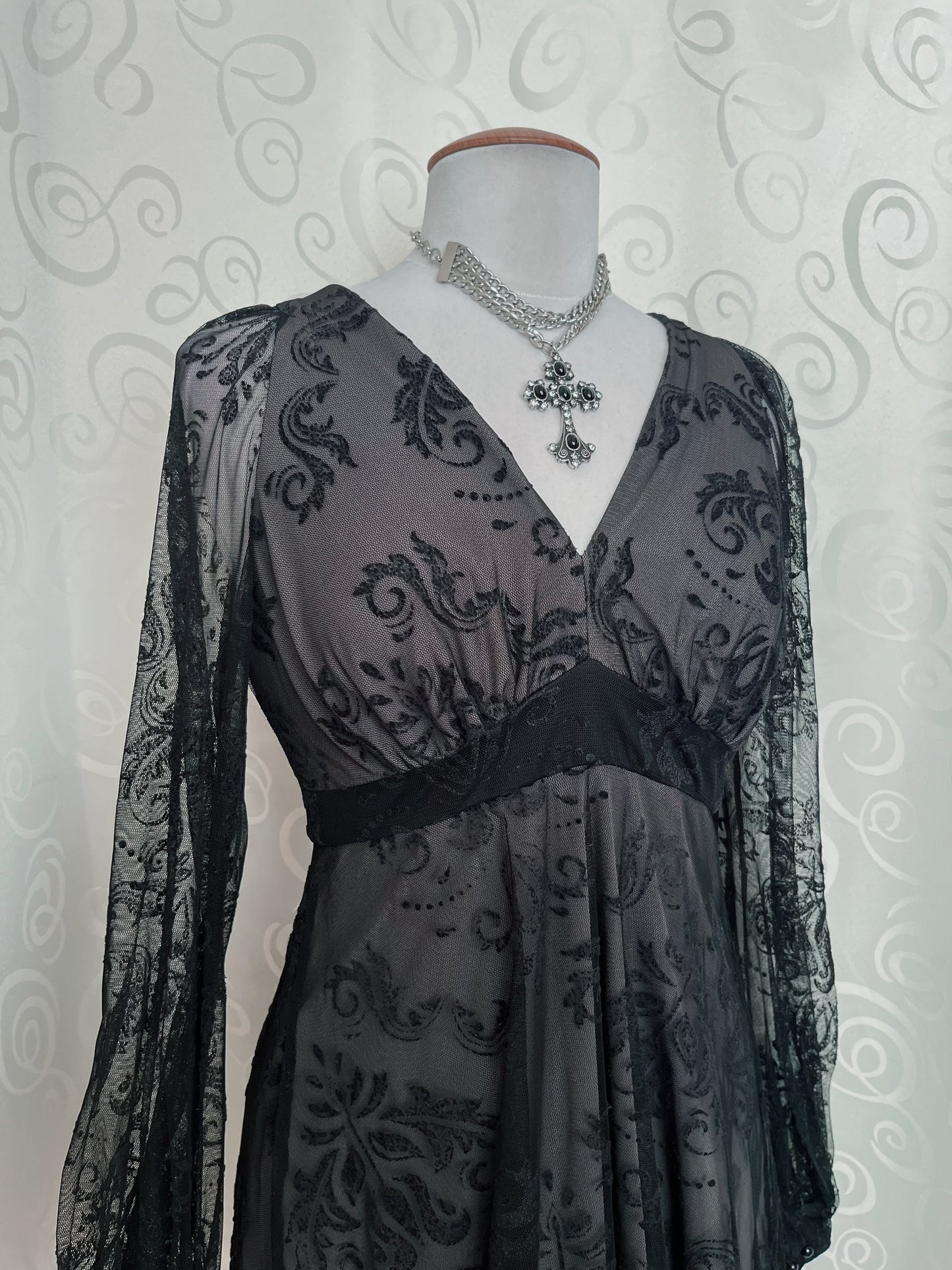 00’s whimsygoth tunic/dress with lacey & velvet embossed details 🦇🔮
