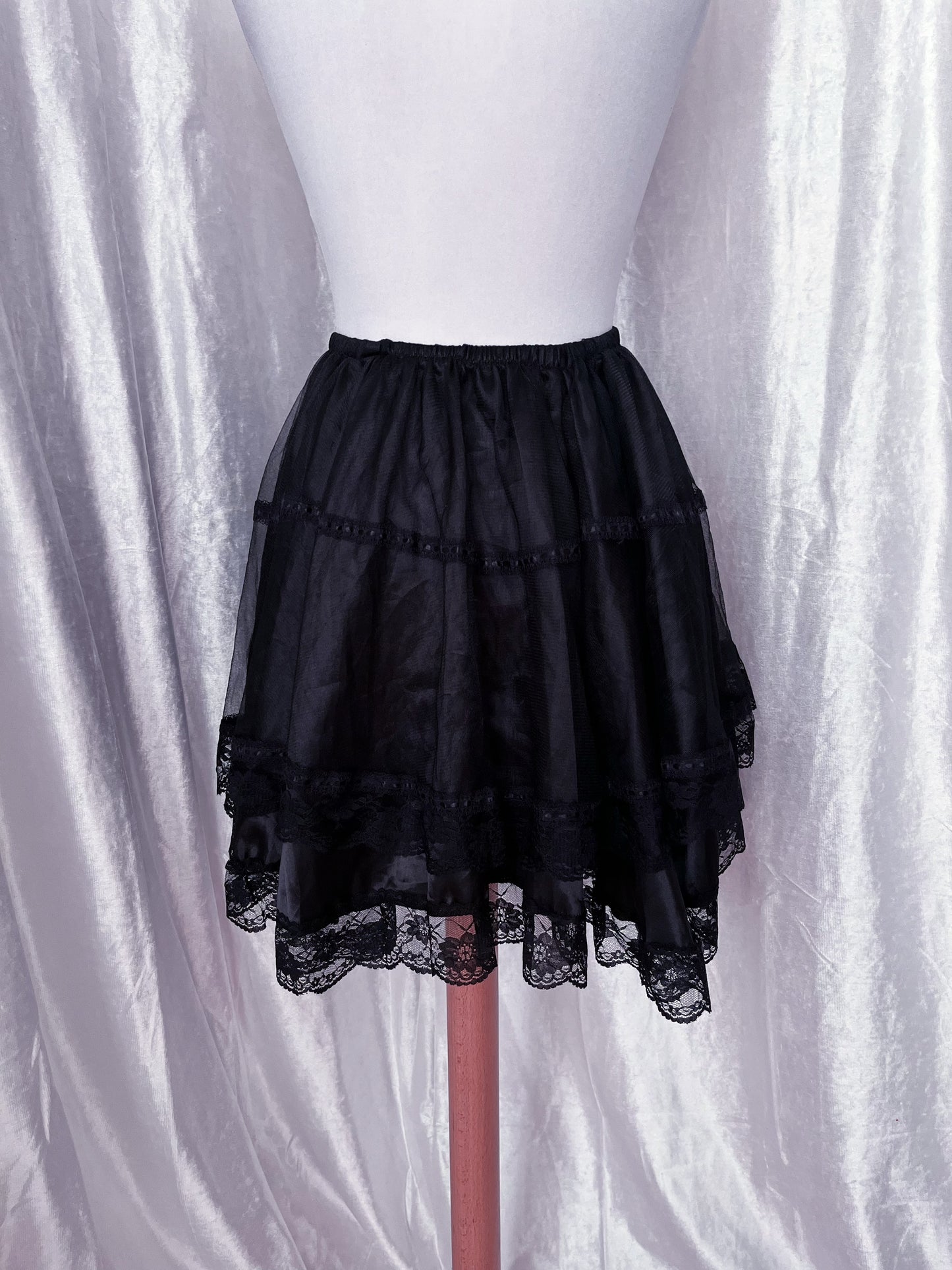 Modern dark coquette/ horror protagonist tulle skirt 🗝️🎀