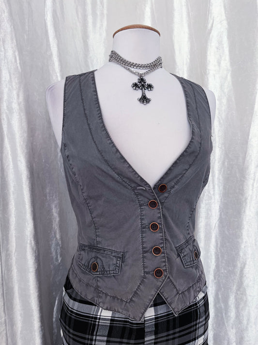 Perfect grey vest 🕸️