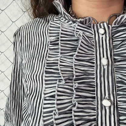 00’s Victorian/Circus style striped shirt with ruffle details 🎪