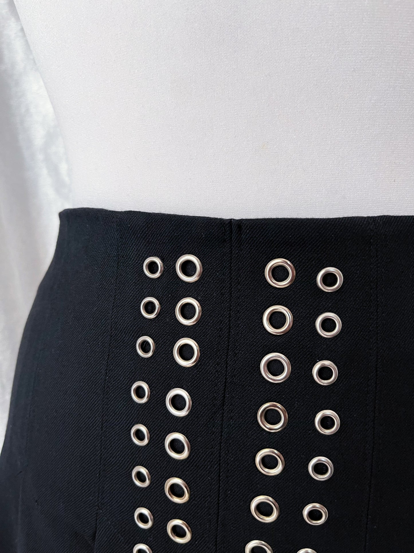 Deadstock Zara pleated alt skirt with rings detail 💀