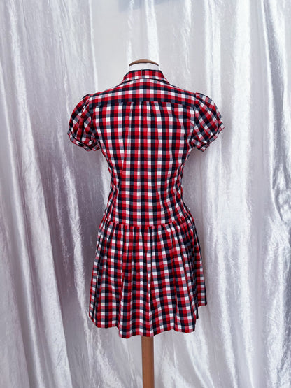 Amazing little plaid dress with ruffle details 🎪🌀