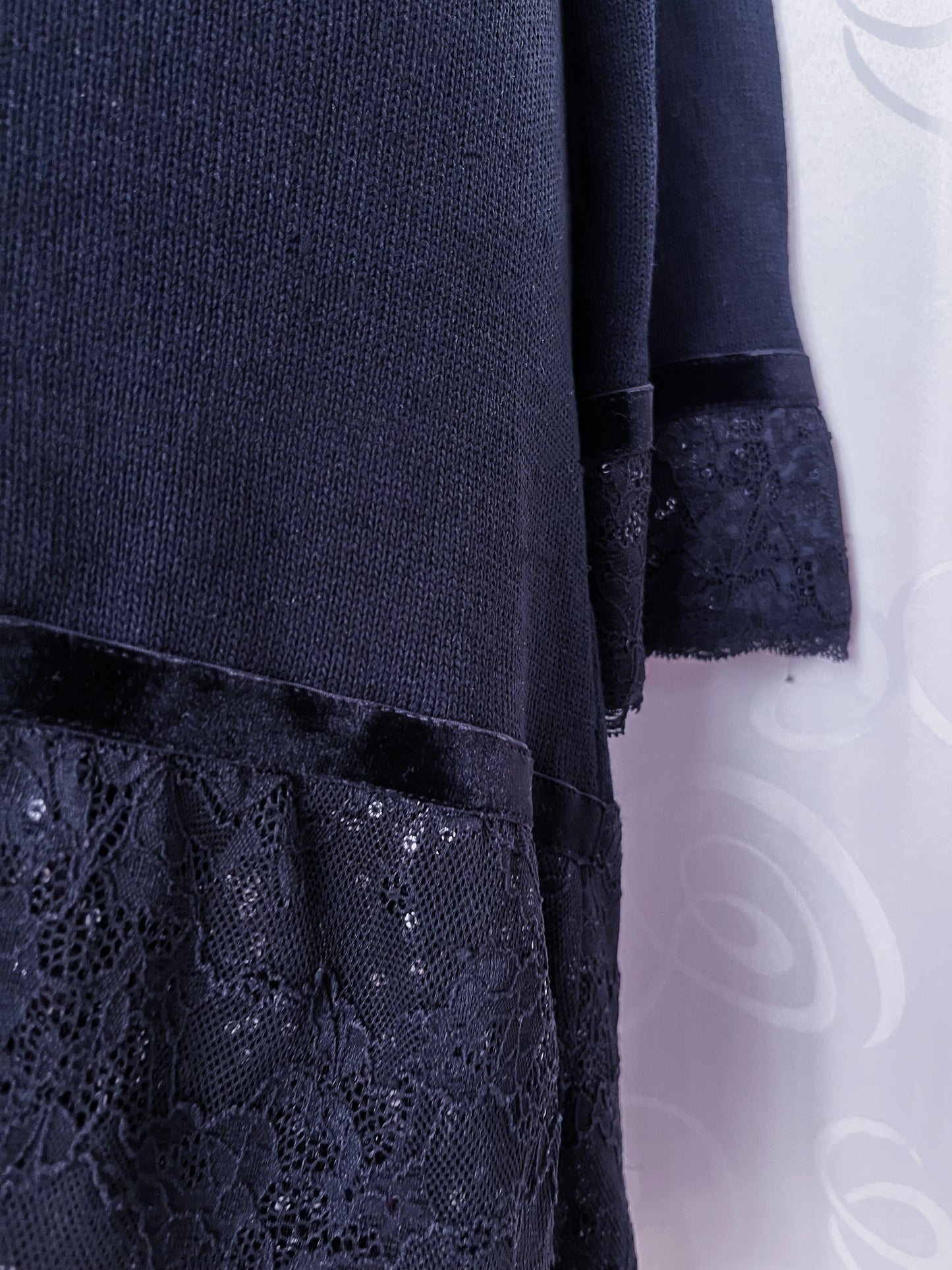 00’s Gothic heavy cardigan with lacey & velvet details 🦇🌀