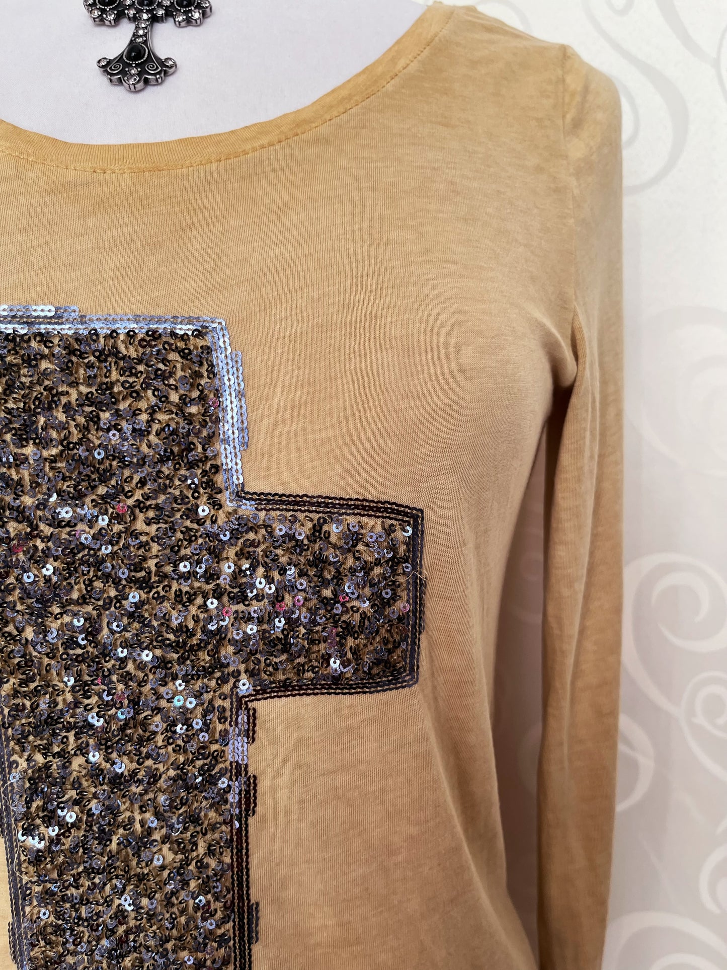 Iconic Y2K sequin cross mustard top ✨✝️