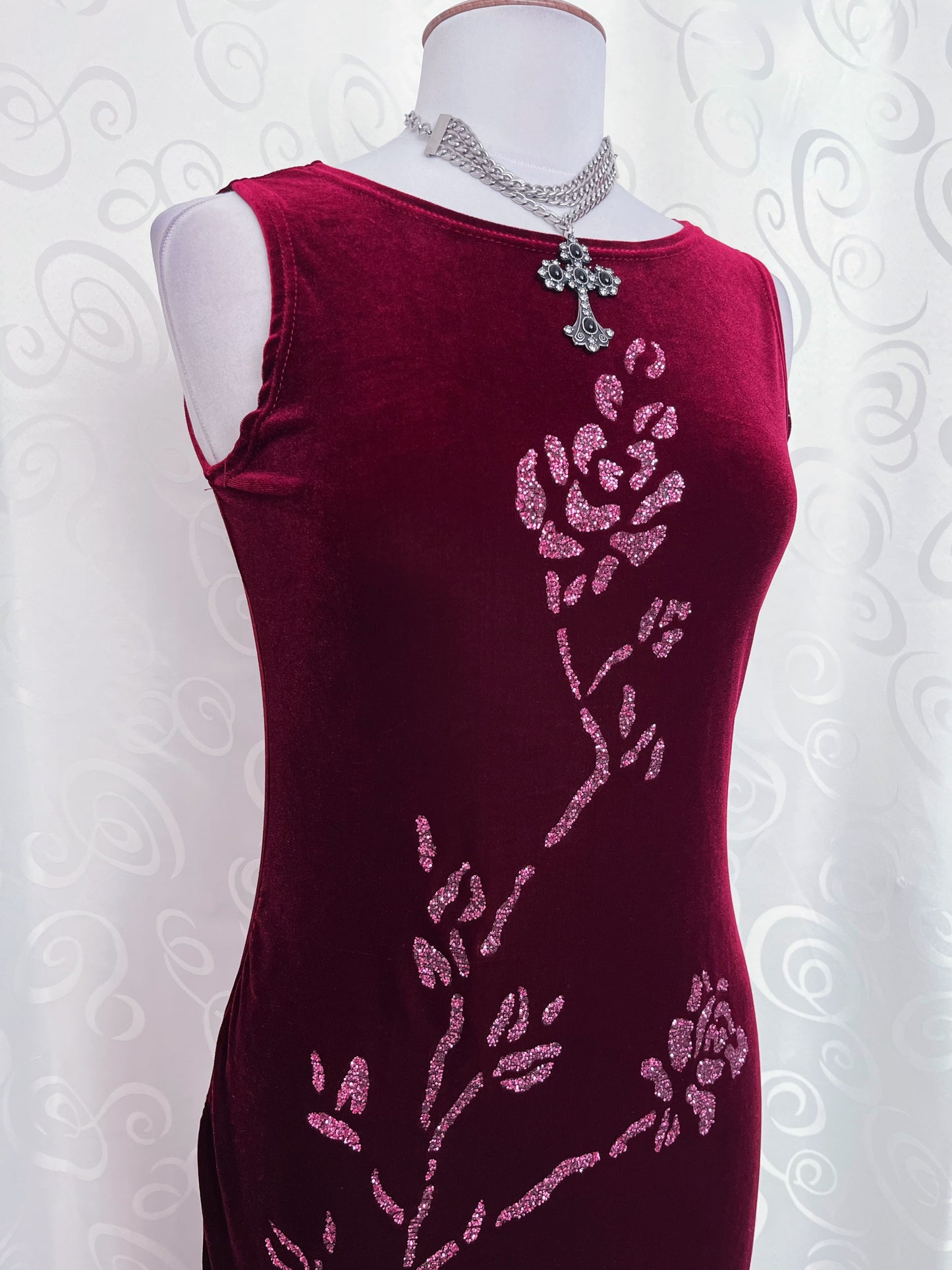 00’s whimsygoth burgundy velvet dress with embossed strass detail ❤️🌺