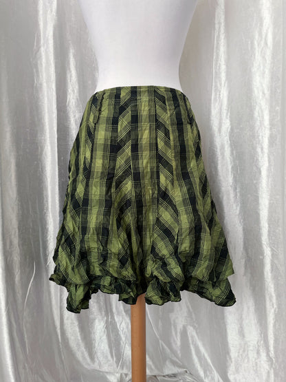 Vintage nylon tartan skirt with lace detail 💚🐍