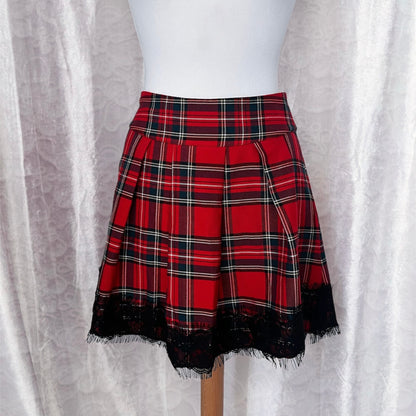 Lipsy plaid Alt skirt with lace trim detail ❣️