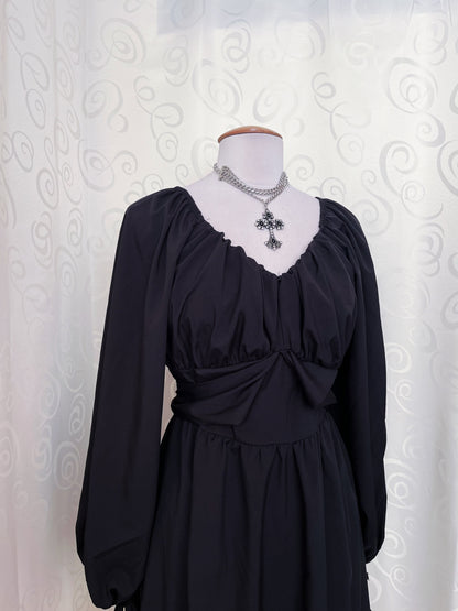 Modern gothic black dress 🖤