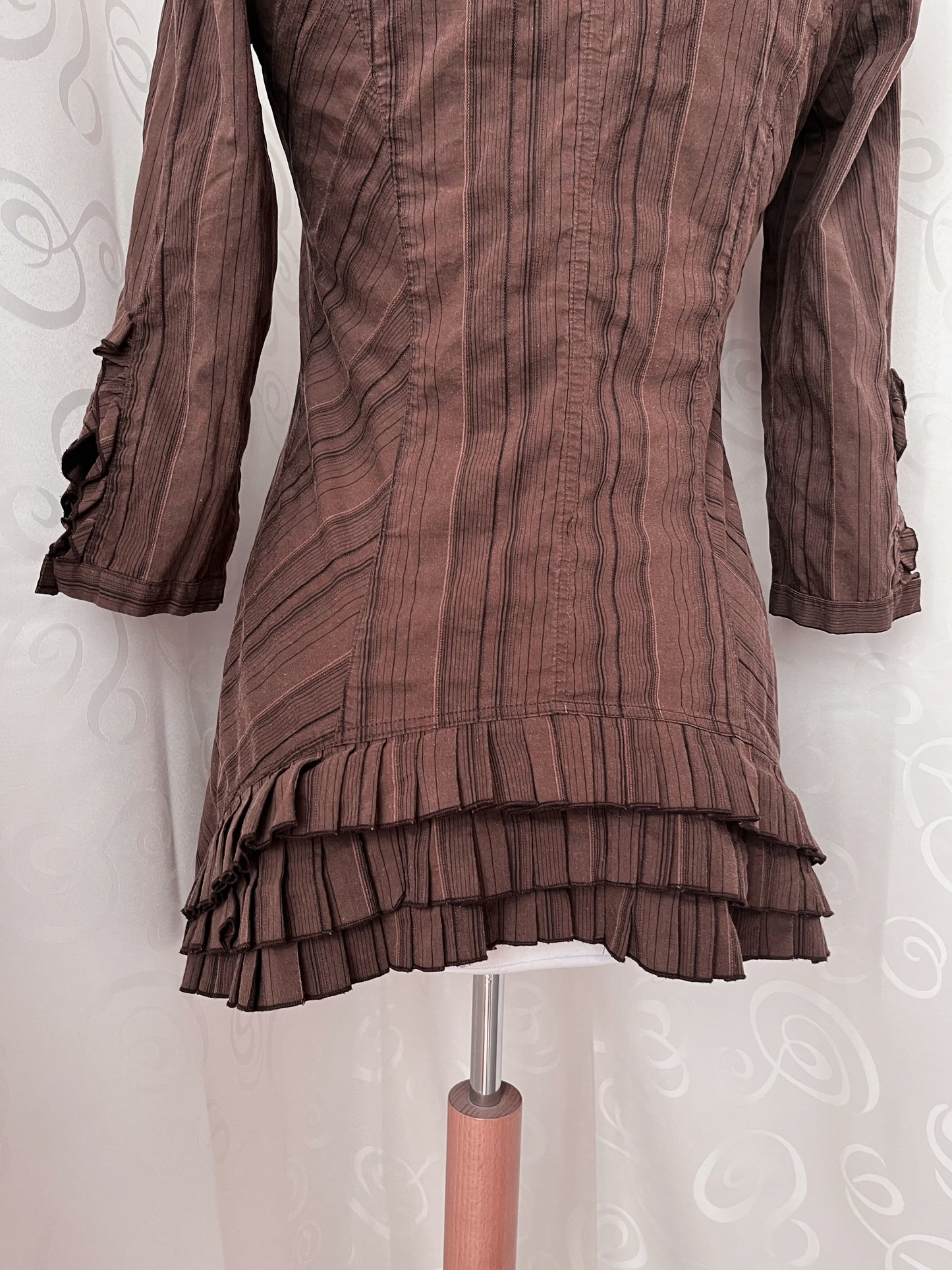 00’s Jirai Kei striped brown shirt with ruffles on the front & back 🐌