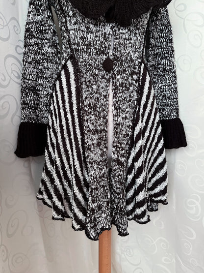 00’s witchy/whimsygoth brown & grey ruffled duster 🐌🧙🏻