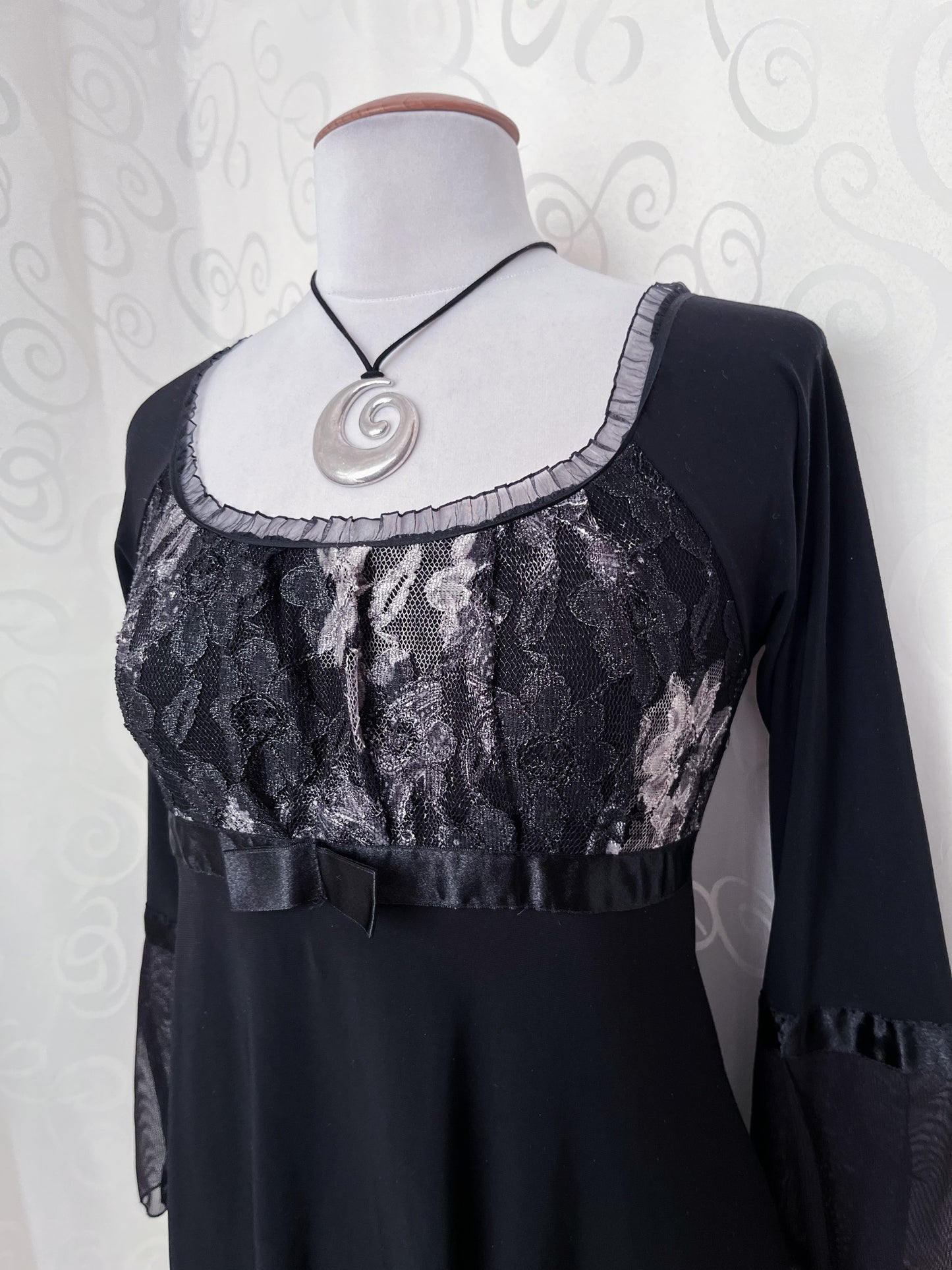 00’s whimsygoth/witchy black top 🕸️🦇