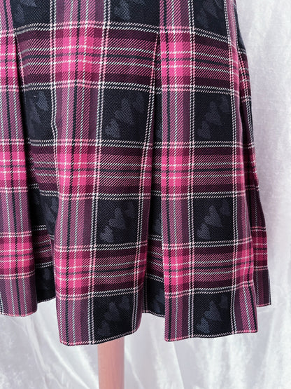 Woolen pink plaid skirt with heart print details 🎀