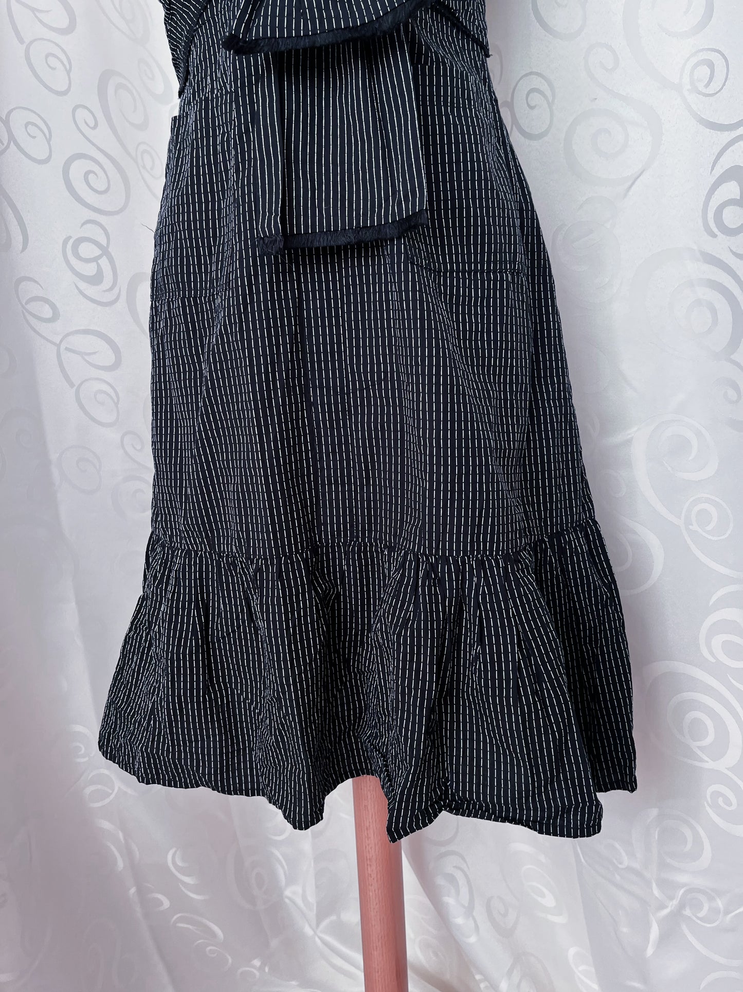 00’s Gothic striped dress with bow detail 💀🦇