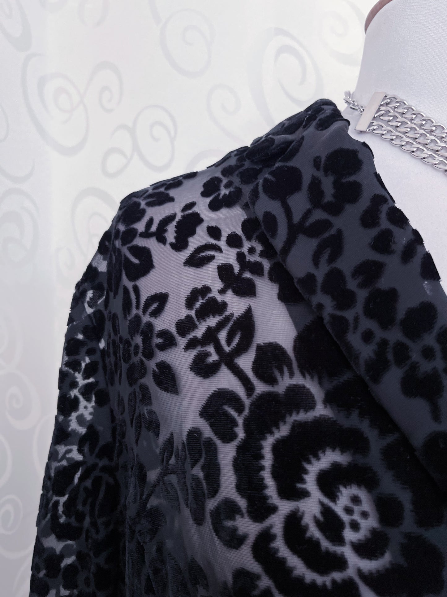 Vintage see-through gothic shirt with velvet embossed roses 🥀 🕸️