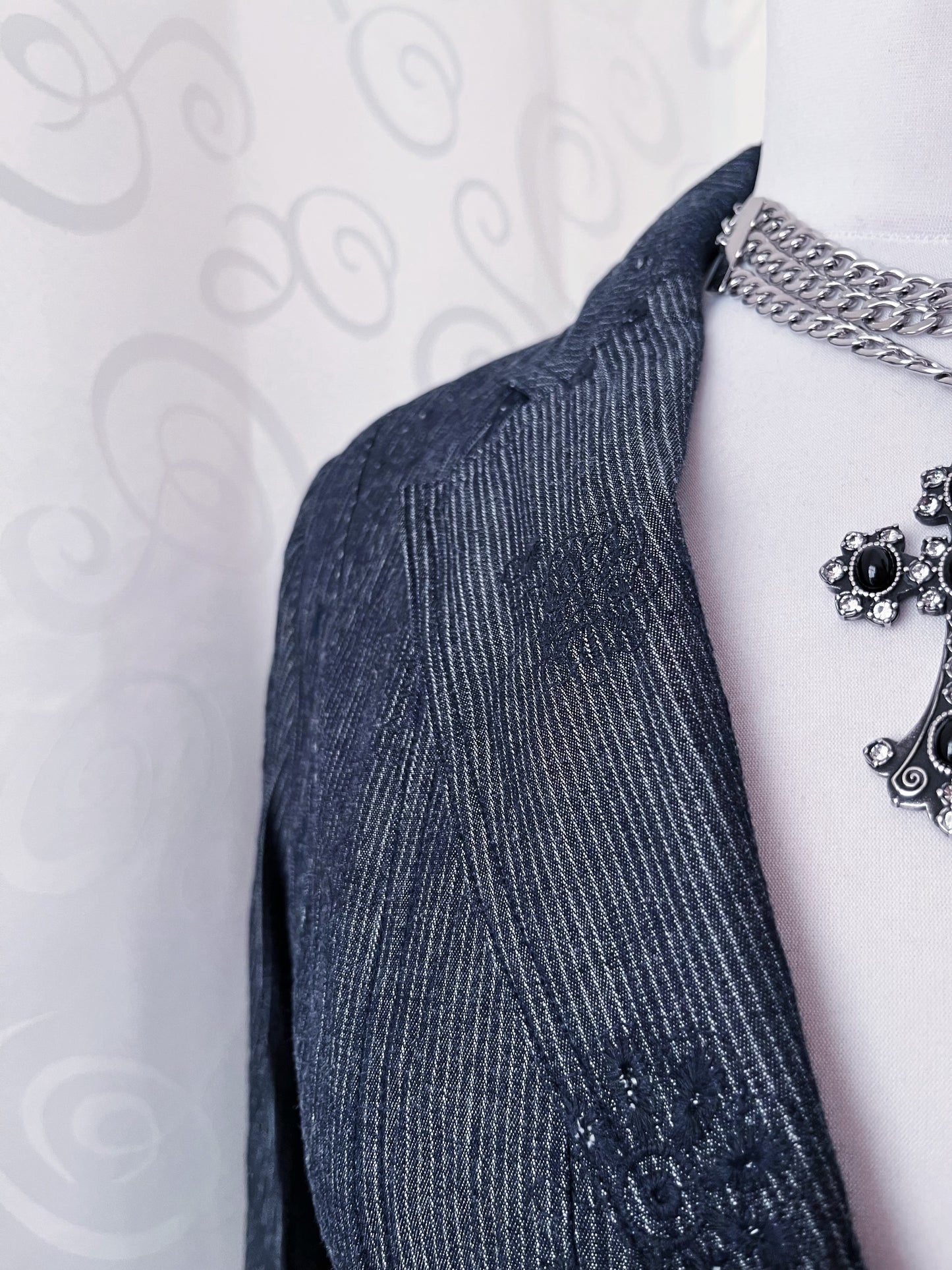 00’s whimsygoth striped & embroidered grey blazer 🌀🥀