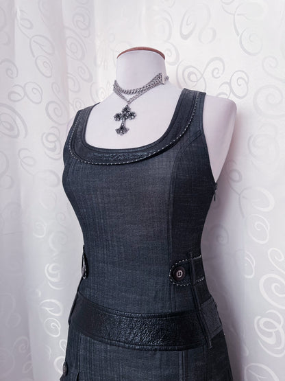 00’s iconic twee x office siren dress with faux leather & button details 🧜🏻🌀