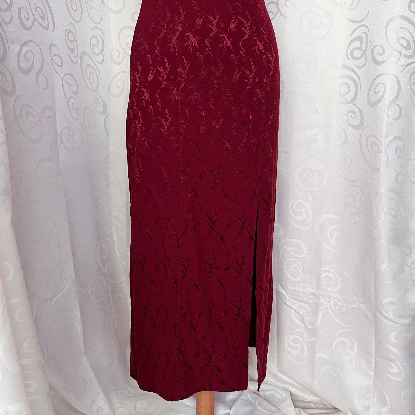 00’s stunning vampire burgundy brocade dress 🩸🦇