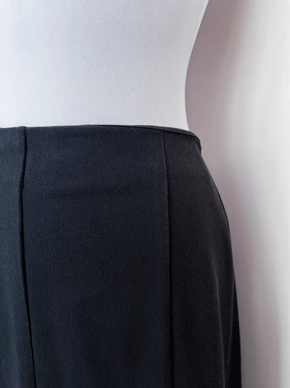Classic black midi skirt 🕸️