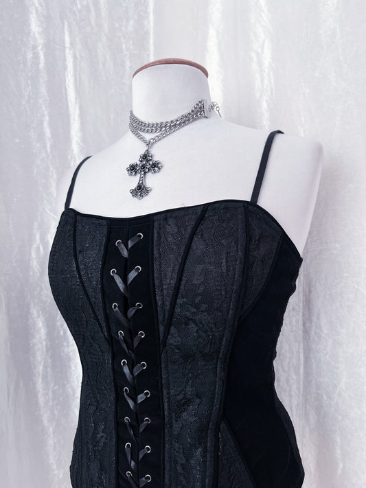 Gothic corset with velvet & lace-up detail 🦇