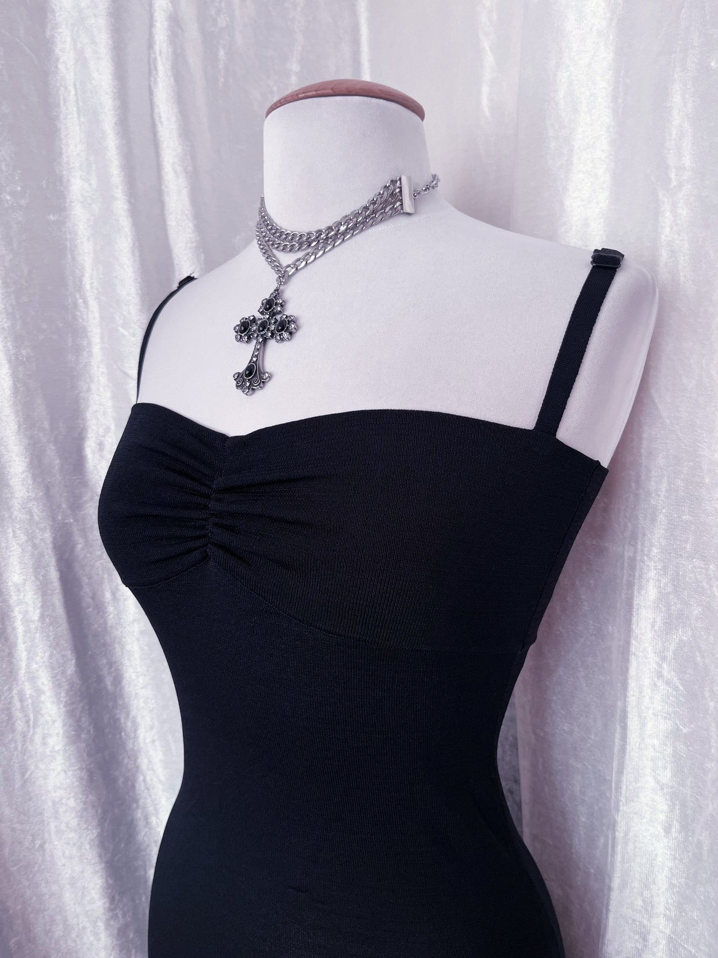 Essential black fairy dress with pockets on the sides 🎀