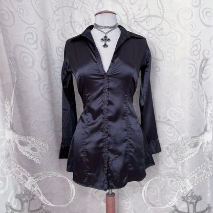 00’s whimsy satin grey shirt 🌀🕷️