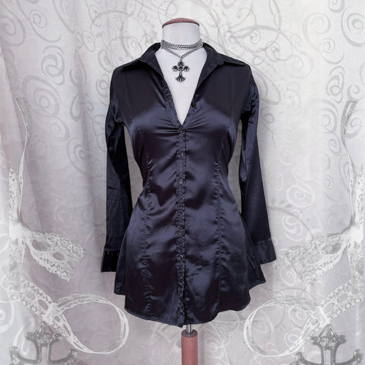 00’s whimsy satin grey shirt 🌀🕷️