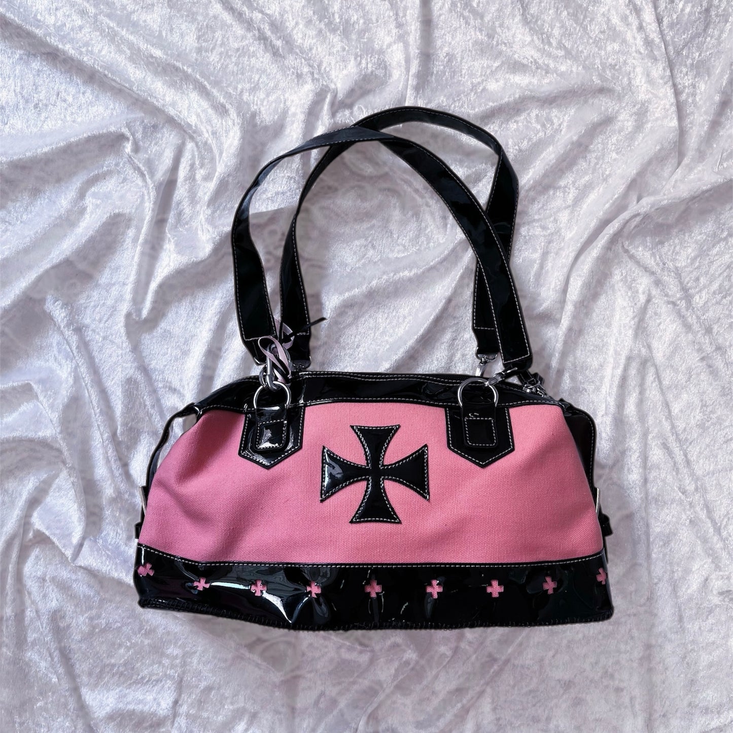 00’s gothic pink shoulder bag with cross design 🎀💀